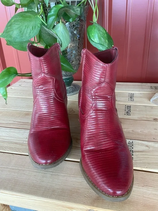 Sugar Red Leather Ankle Booties with Block Heel. Size 9.5 - Picture 3 of 7